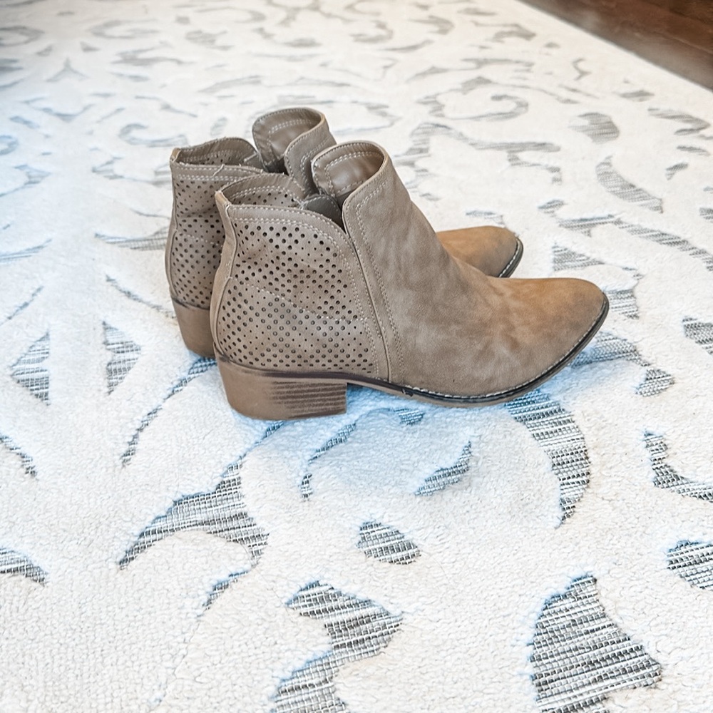 Madden Girl Neville booties